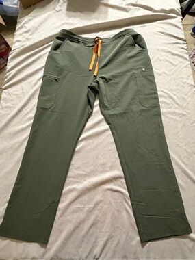 FIGS Technical Collection Women’s Scrub Pants XL Olive Green Straight Leg Cargo